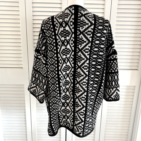 Velvet by Graham & Spencer Cardigan Sweater Women’s Black Ivory Coatigan Size ML - Picture 4 of 11